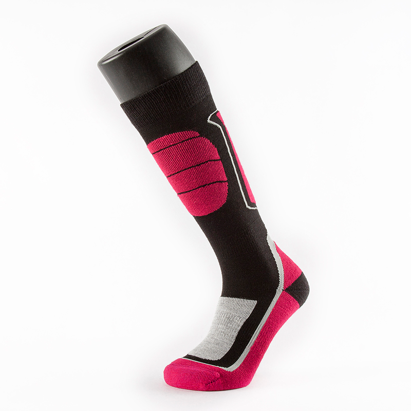 China Skiing Socks Manufacturer: Crafting Premium Comfort for the Slopes